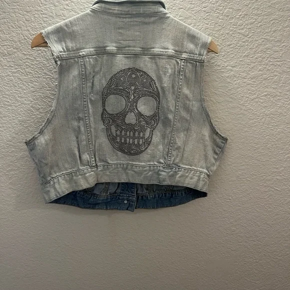 Torrid Metal Studded Skull Distressed Denim Biker Vest Stretch Outdoor Women's 0 - Picture 4 of 8